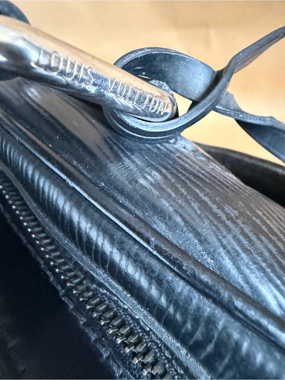 Louis Vuitton Montaigne GM Vintage Bag in Epi Leather - Picture 6 of 12